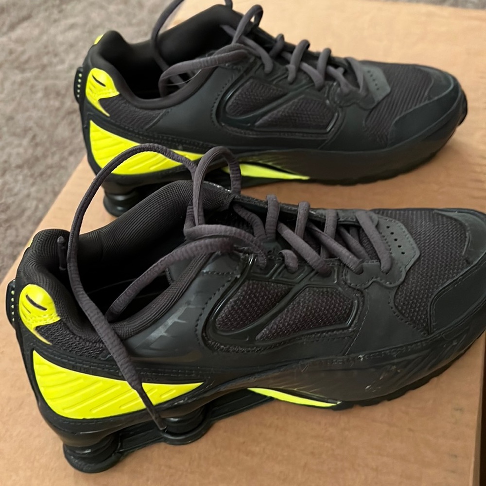 Women's Nike Shox Enigma Casual Shoes Dk Smoke Grey/Black/Lemon
Venom
